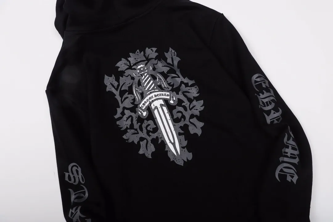 Q25—P230 -Chrome Hearts/Chrome Hearts printed zipper sweatshirt cardigan jacket -420 grams of high-density, high-quality wool, soft, delicate and skin-friendly, soft and silky to the touch, warm and skin-friendly -The hardware zipper accessories are all customized and full of details -Colour: black -Size: S M L XL